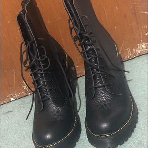 Black Dr. Martens Air Wair